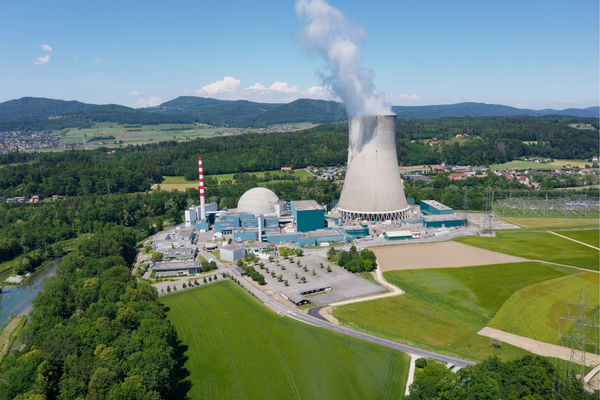 Immagine che mostra una centrale nucleare