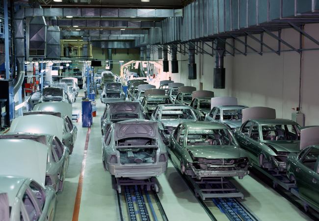 immagine dell'interno di un'azienda di produzione di automobili