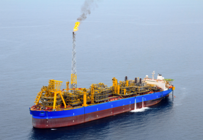 Immagine di una nave che trasporta petrolio.