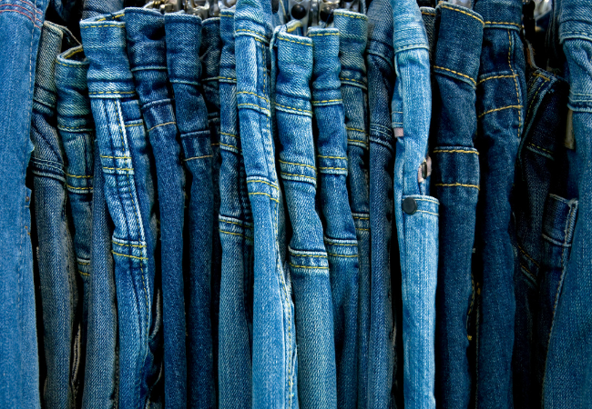 foto di blue jeans di Guess