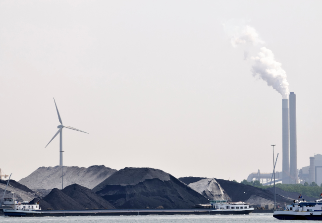 Immagine di una centrale energetica a carbone.