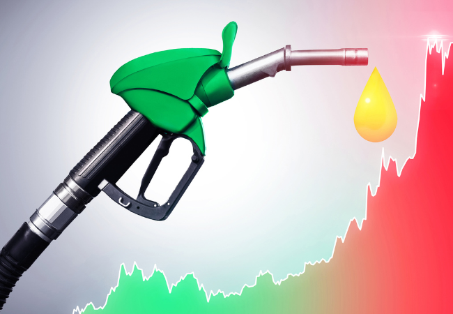 Immagine di un grafico che va verso l' altro e sfondo di una pompa per il carburante.