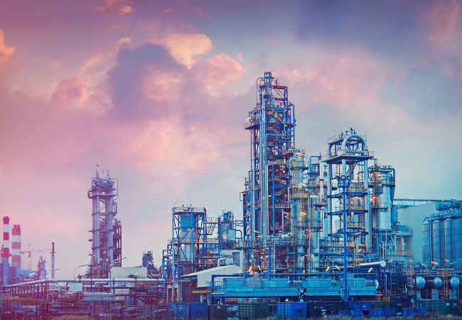 Immagine di una raffineria di petrolio.