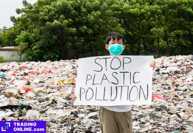 foto di un attivista contro la plastica