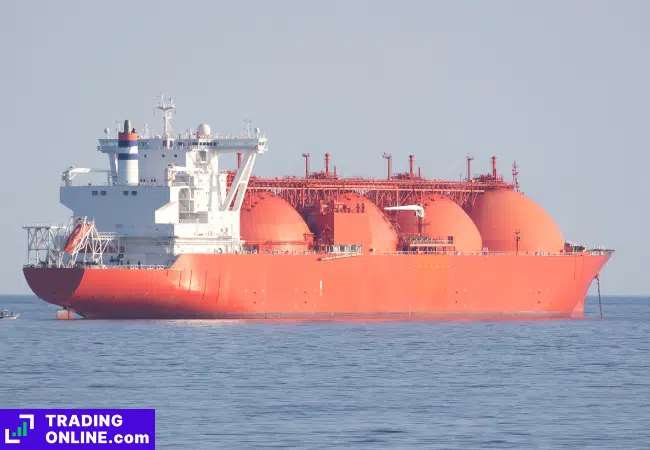 foto di una nave che trasporta gas naturale liquefatto