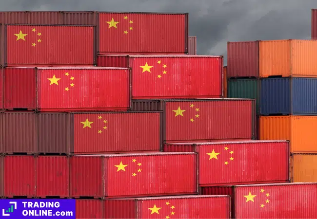 foto di container con la bandiera della Cina