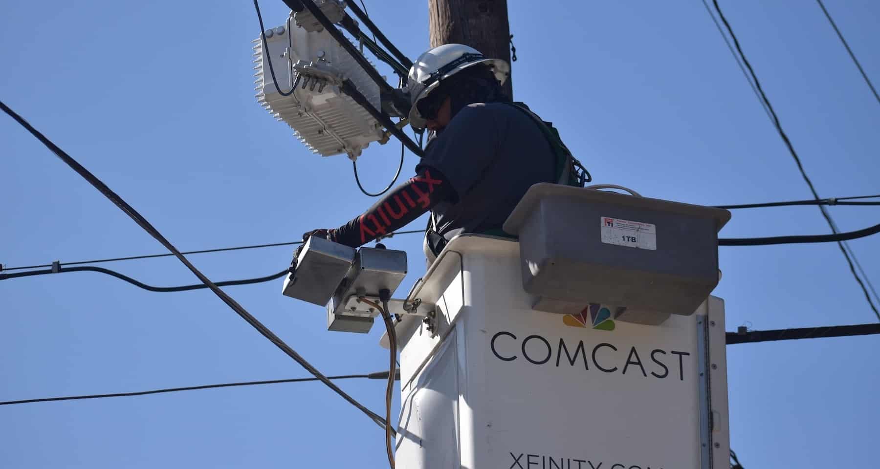 Comcast pensa allo spin-off delle reti via cavo. Intano i ricavi arrivano a 32,07 mld $