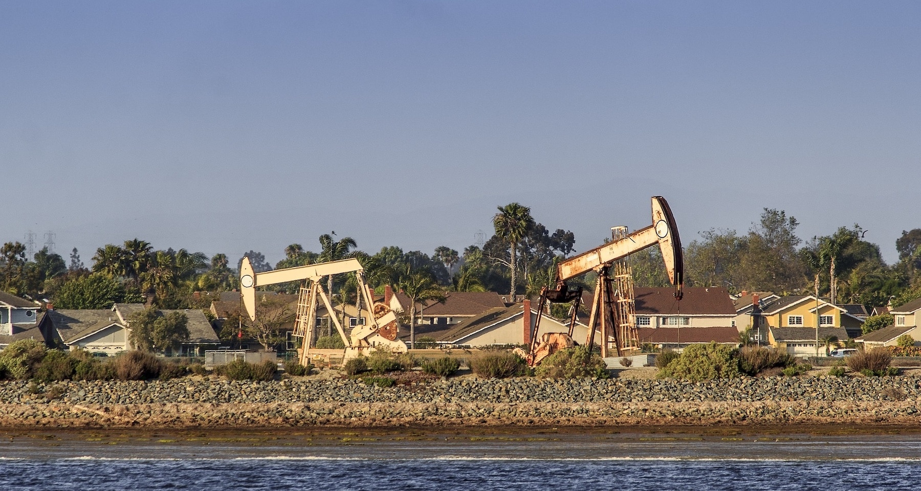 Il petrolio potrebbe chiudere la settimana in territorio positivo. I riflettori sono ancora punti sul Medio Oriente e sulle esportazioni dalla Russia.