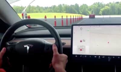 Tesla rischia di dover ritirare 2,4 milioni di veicoli a guida autonoma che hanno causato degli incidenti