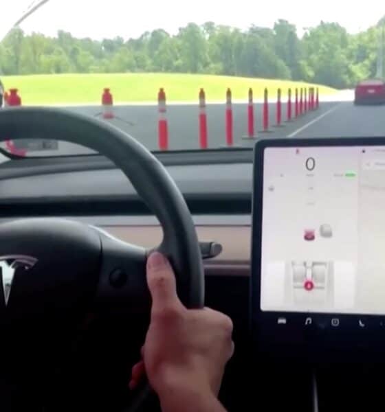 Tesla rischia di dover ritirare 2,4 milioni di veicoli a guida autonoma che hanno causato degli incidenti