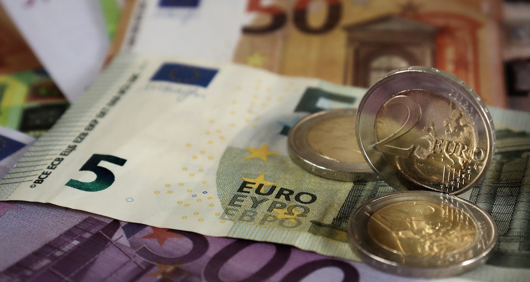 Moneta da 5 euro, l'alternativa al taglio da 7,5 euro per i collezionisti o per fare la spesa